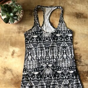 LULULEMON Cool Racerback Black & White size 6